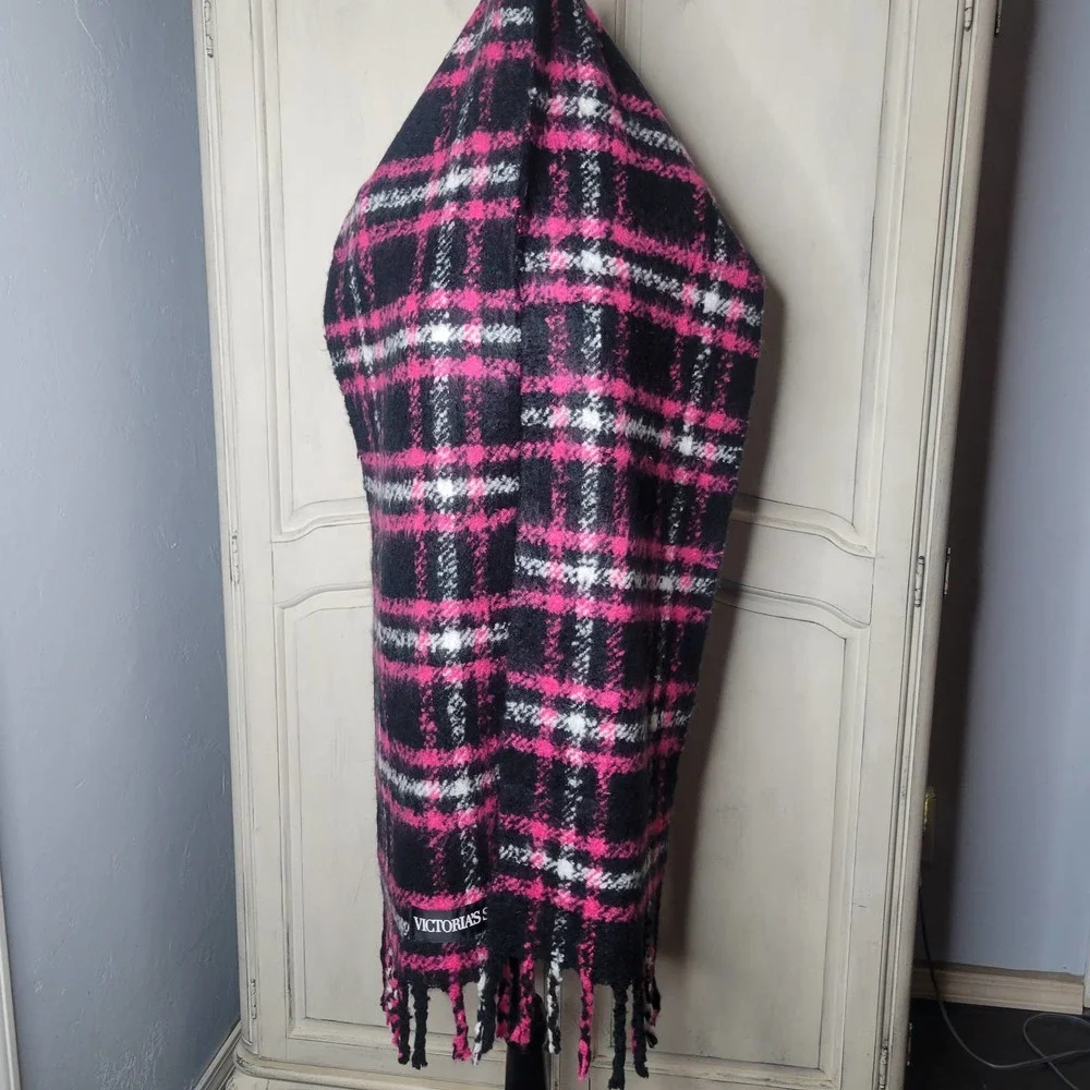 Victoria's Secret Plush Knit Plaid Fringe Pink Black Long Wide Scarf✨️2019